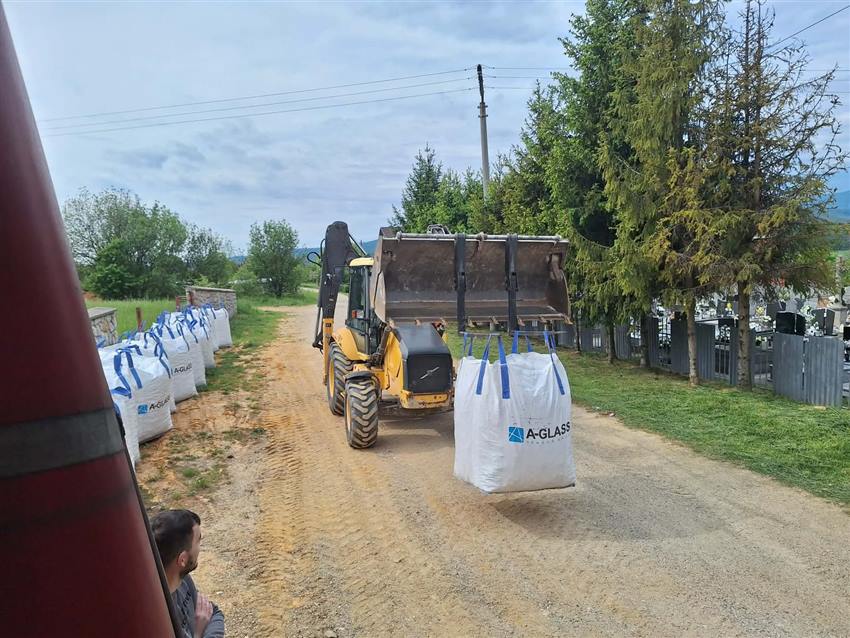 Nakládka veľkoobjemových vriec s recyklovaným materiálom
