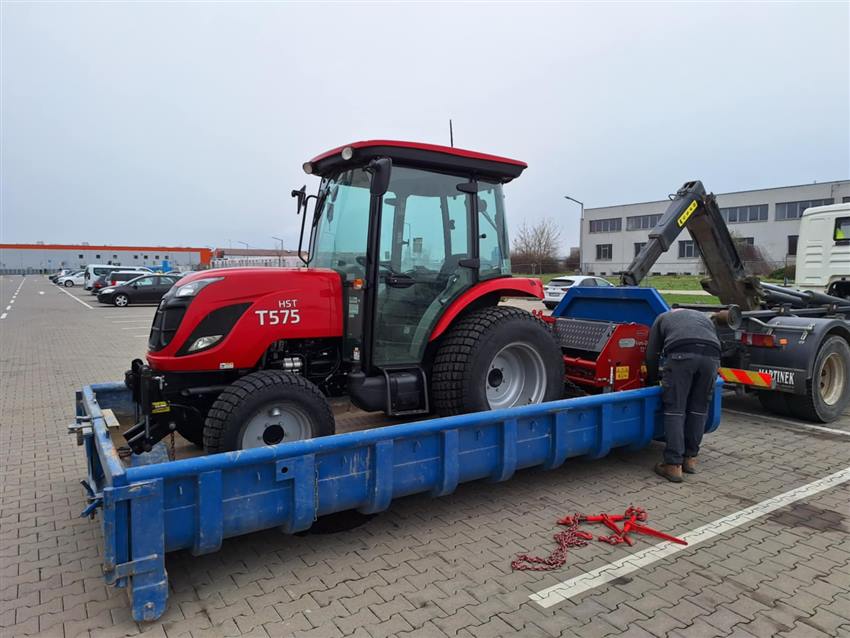 Preprava traktora na plošinovom kontajneri J&P TRADE